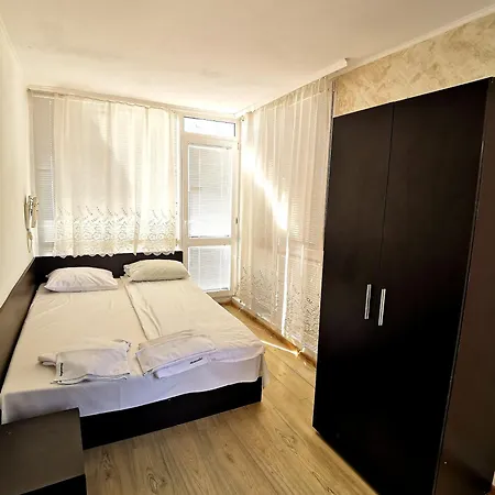 Family White House فندق بوموري