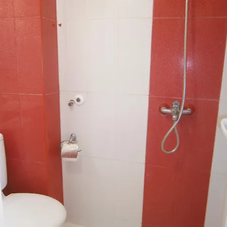 Family White House فندق