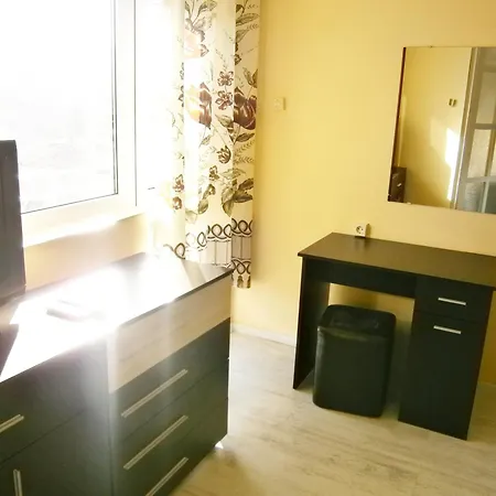 Family White House 2* بوموري