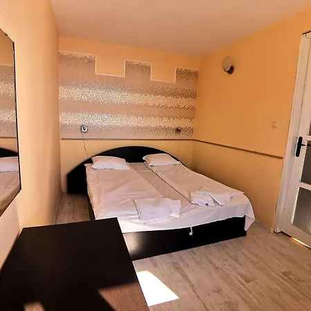 فندق Family White House