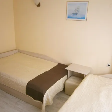 Family White House 2* بوموري