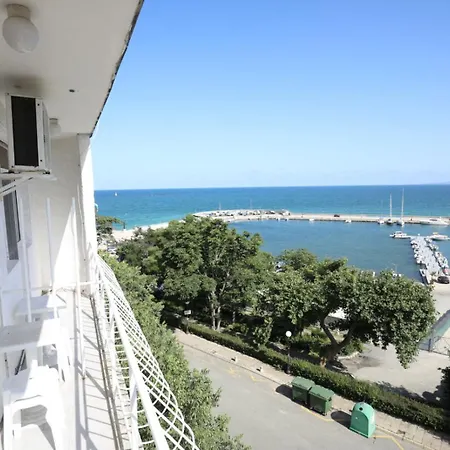 فندق Family White House بوموري