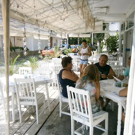 فندق Family White House 2*